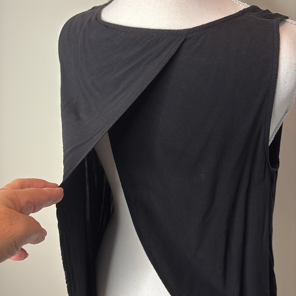 Xai Black Sleeveless Women's Rayon Split Back Top. Large - Picture 4 of 9